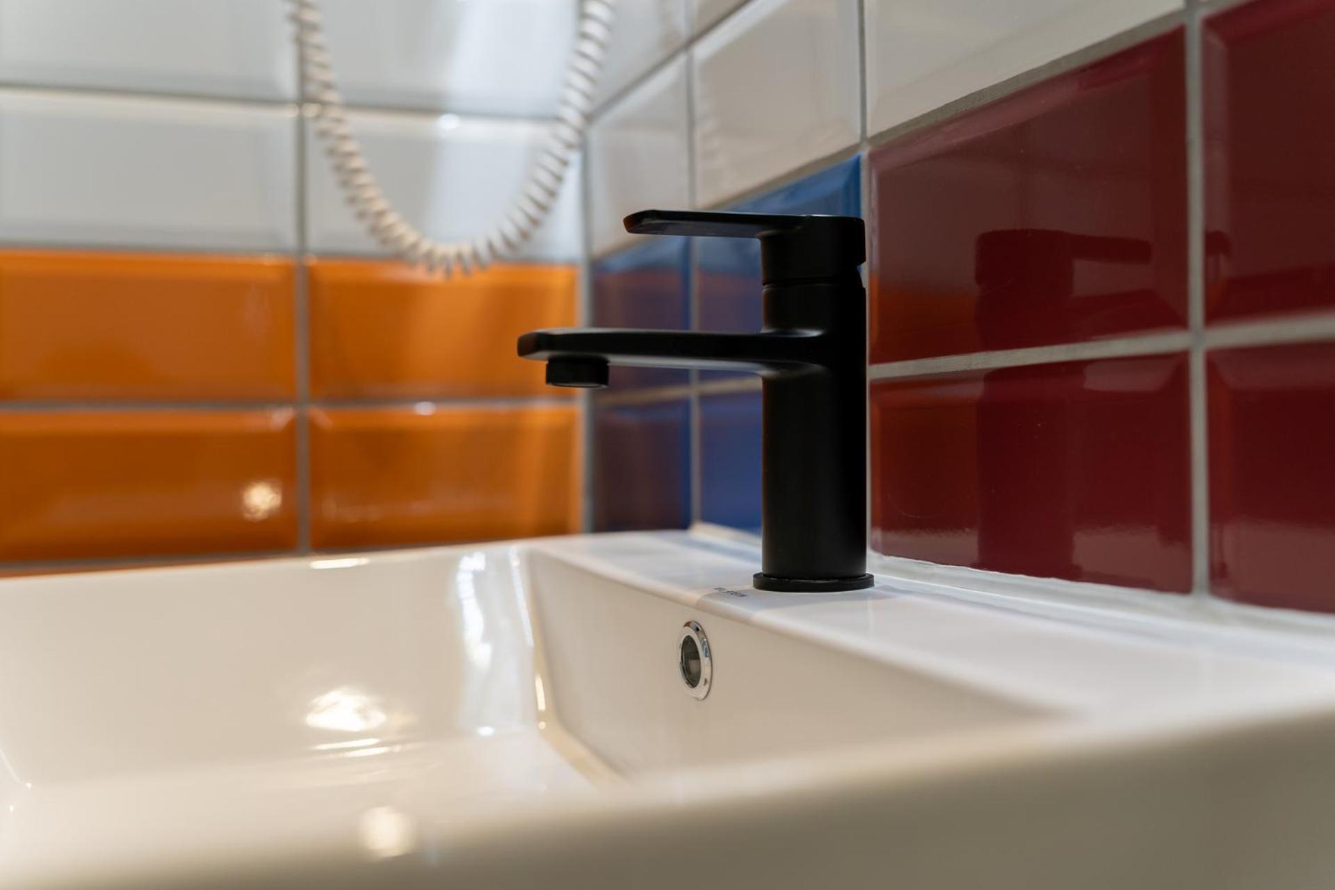 Mue Cubes - Capsule Hotel Basilea Esterno foto